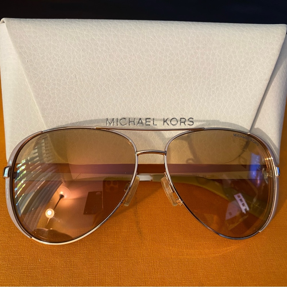 MICHAEL KORS
Chelsea Sunglasses